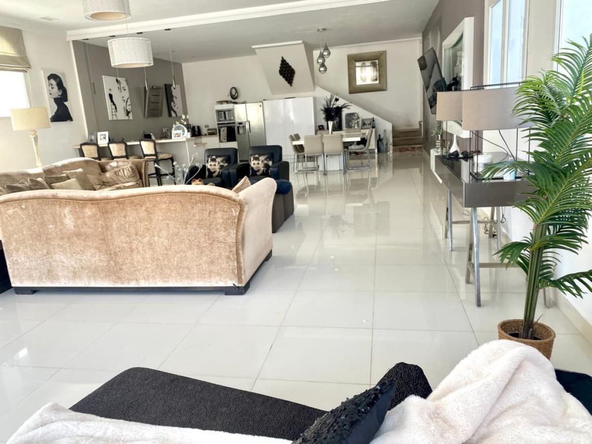 4 soverom Villa til salgs i Nueva Andalucia med svømmebasseng garasje - € 1 695 000 (Ref: 5260587)