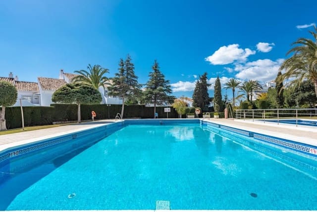 3 makuuhuone Huoneisto myytävänä paikassa Nueva Andalucia, Marbella mukana uima-altaan 
autotalli - 895 000 € (Ref: 5260706)