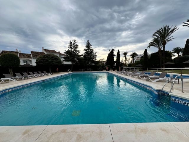 3 makuuhuone Huoneisto myytävänä paikassa Nueva Andalucia, Marbella mukana uima-altaan 
autotalli - 895 000 € (Ref: 5260706)