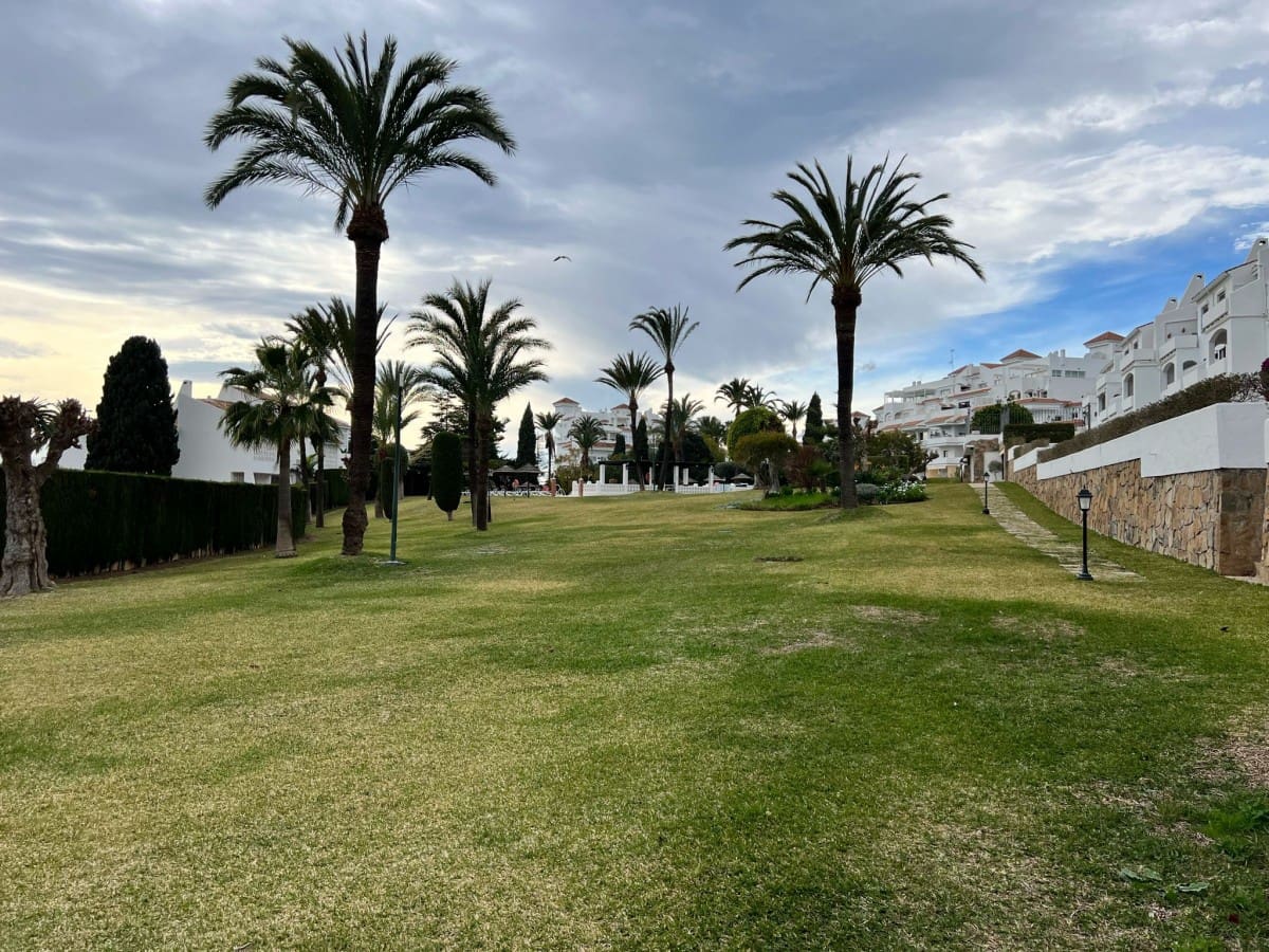 3 bedroom Apartment for sale in Nueva Andalucia with pool garage - € 895,000 (Ref: 5260706)