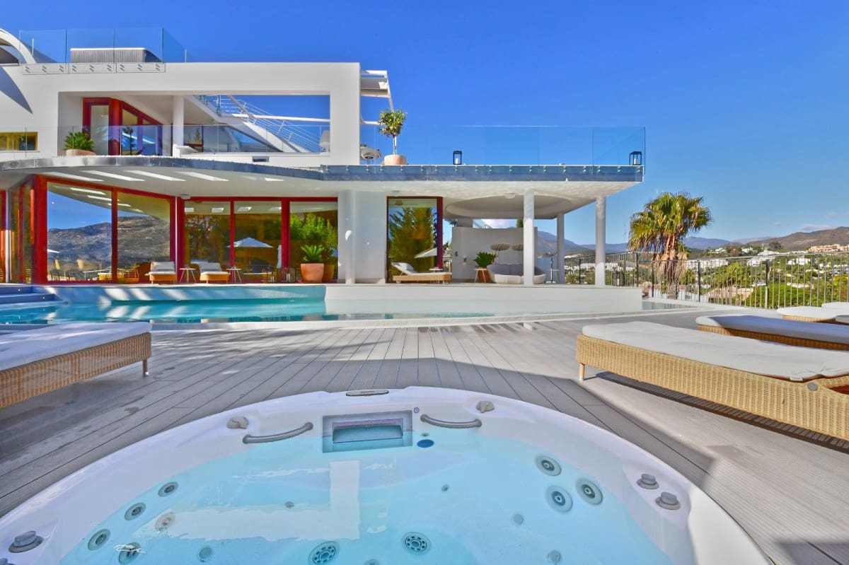 7 makuuhuone Huvila myytävänä paikassa Nueva Andalucia mukana uima-altaan 
autotalli - 4 400 000 € (Ref: 5260711)