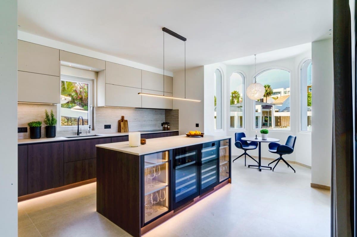 6 soveværelse Villa til salg i Nueva Andalucia med swimmingpool garage - € 3.995.000 (Ref: 5929105)