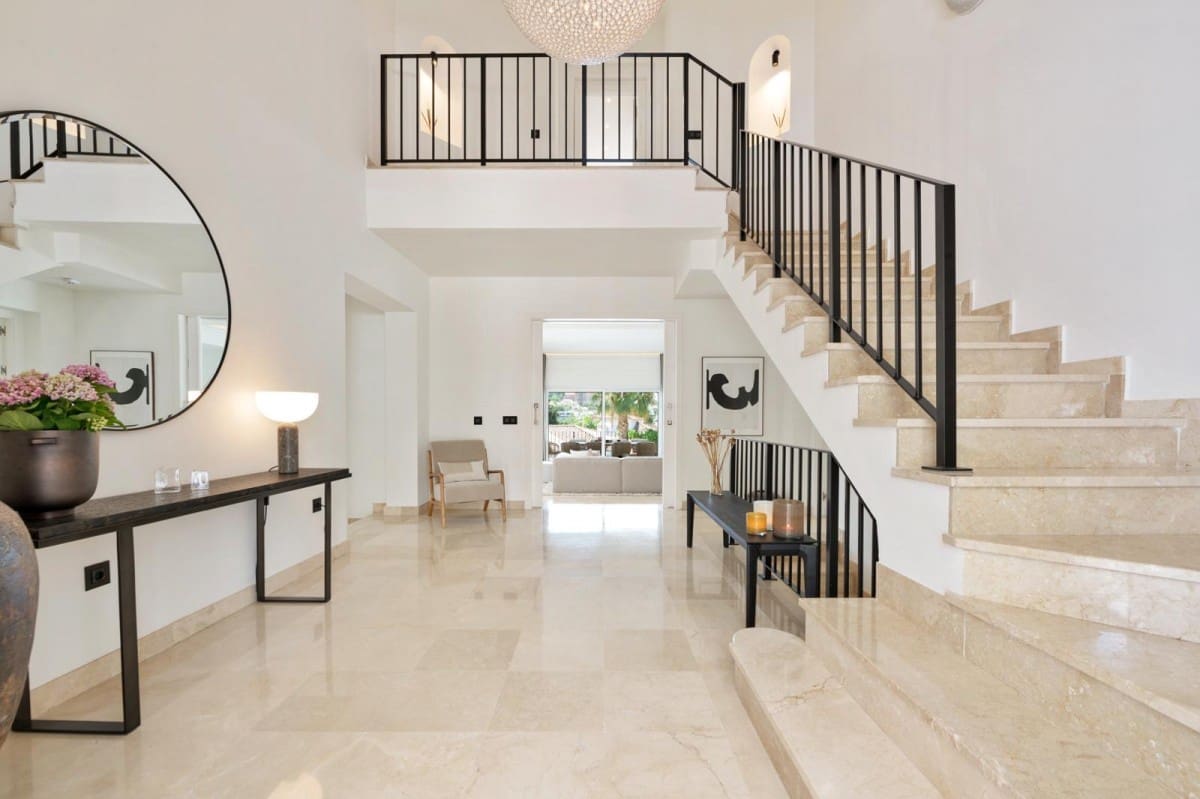 6 soveværelse Villa til salg i Nueva Andalucia med swimmingpool garage - € 3.995.000 (Ref: 5929105)