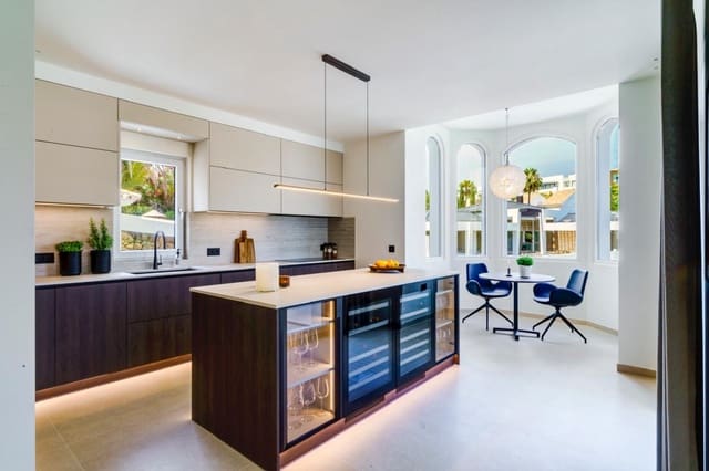 6 quarto Moradia para venda em Nueva Andalucia, Marbella com piscina garagem - 3 995 000 € (Ref: 5929105)