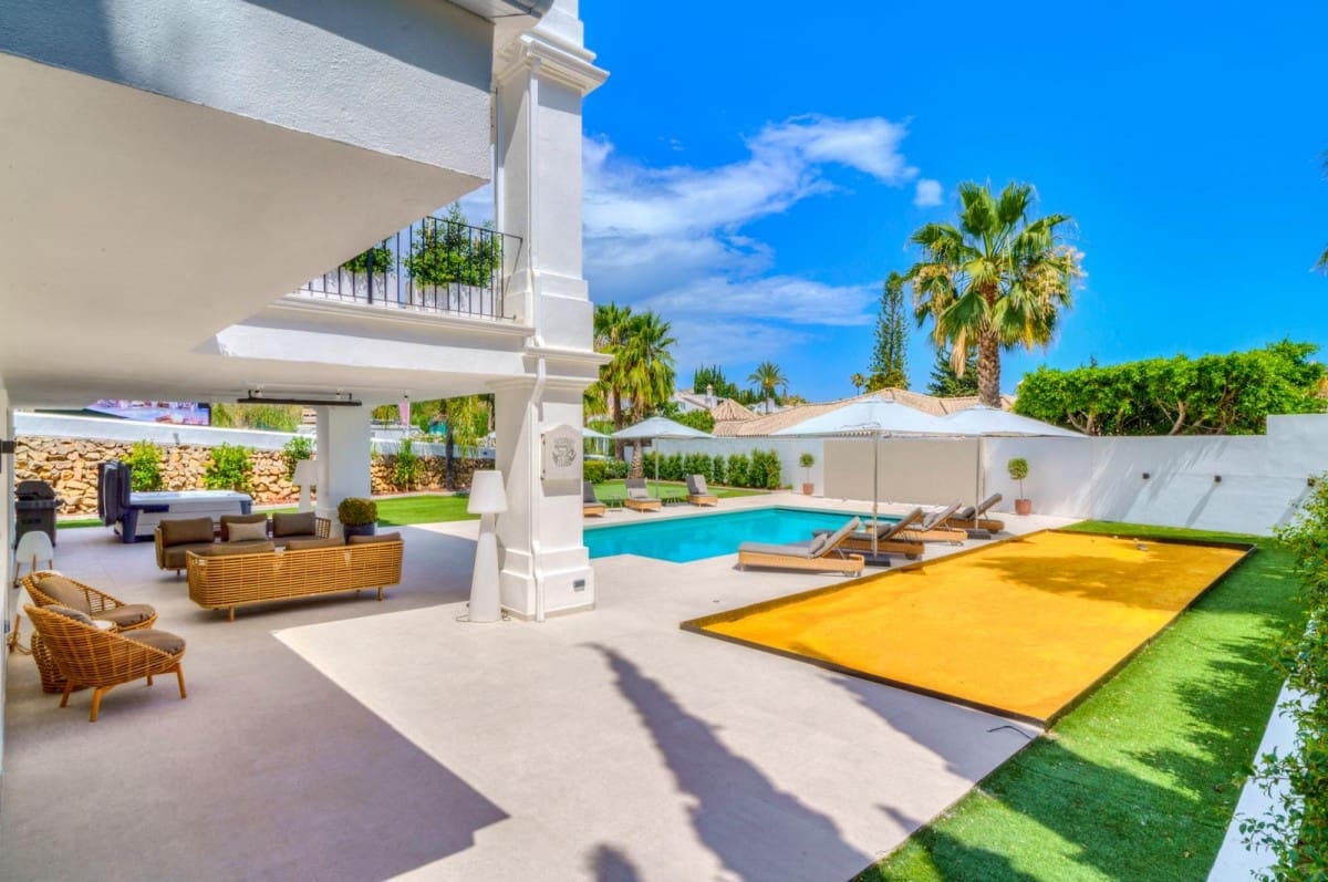 6 soveværelse Villa til salg i Nueva Andalucia med swimmingpool garage - € 3.995.000 (Ref: 5929105)