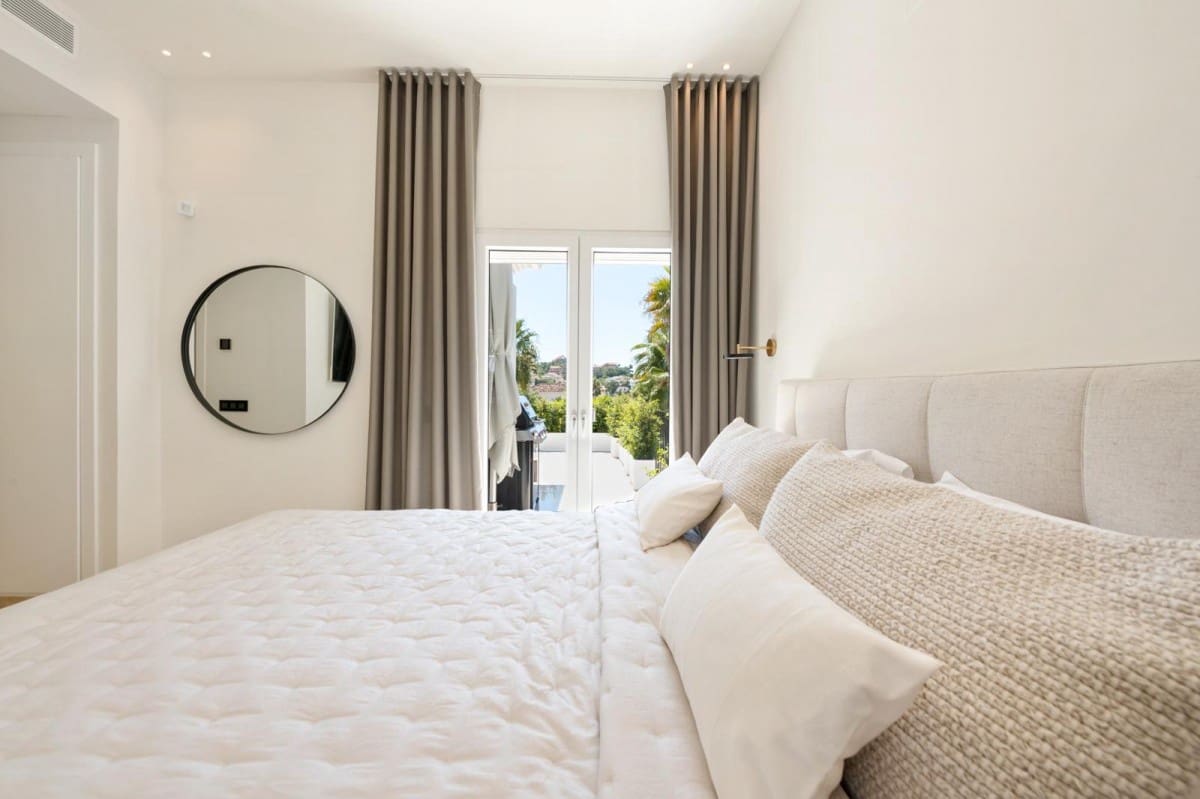 6 soveværelse Villa til salg i Nueva Andalucia med swimmingpool garage - € 3.995.000 (Ref: 5929105)