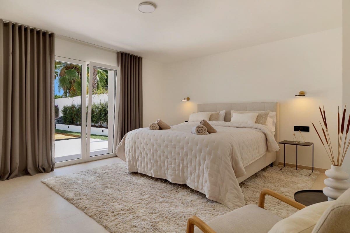 6 soveværelse Villa til salg i Nueva Andalucia med swimmingpool garage - € 3.995.000 (Ref: 5929105)