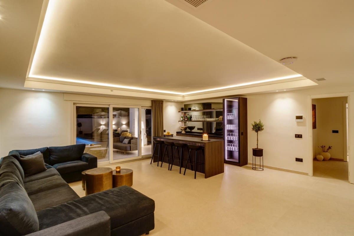 6 soveværelse Villa til salg i Nueva Andalucia med swimmingpool garage - € 3.995.000 (Ref: 5929105)