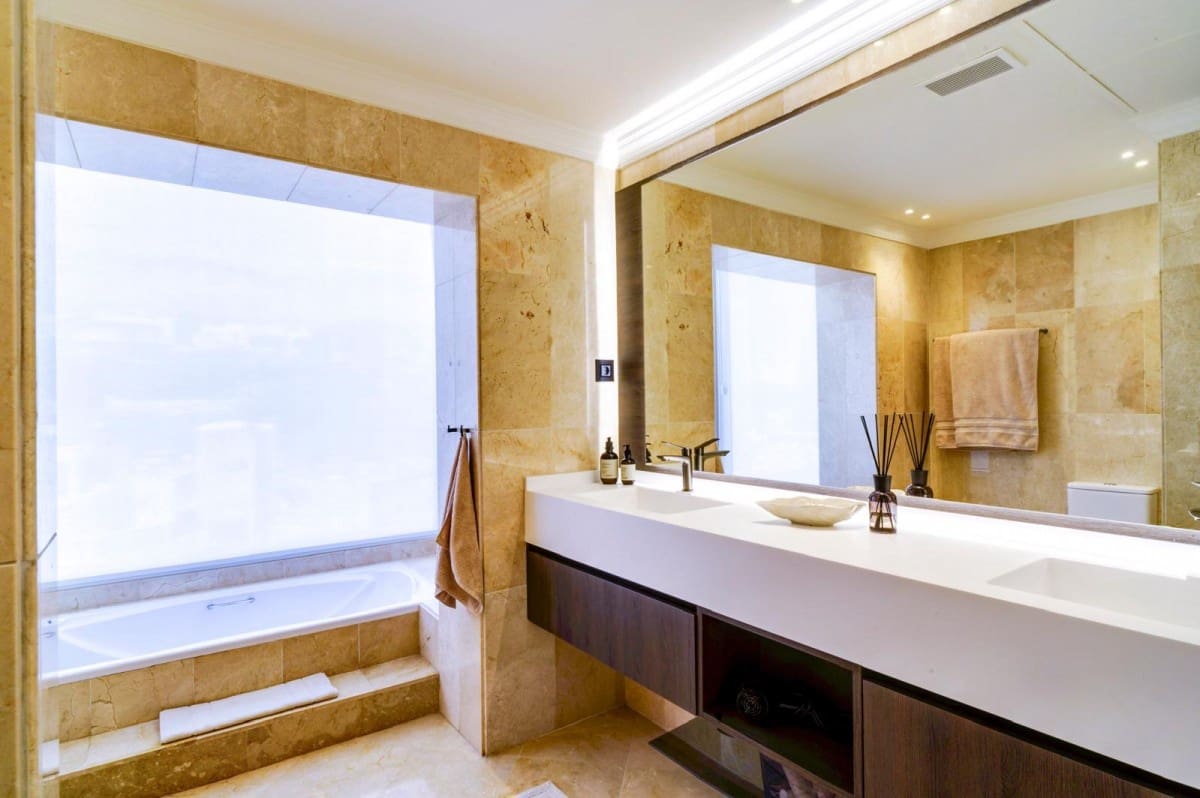 6 soveværelse Villa til salg i Nueva Andalucia med swimmingpool garage - € 3.995.000 (Ref: 5929105)