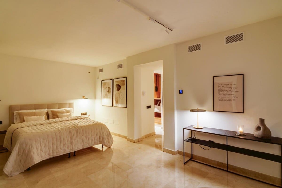 6 soveværelse Villa til salg i Nueva Andalucia med swimmingpool garage - € 3.995.000 (Ref: 5929105)