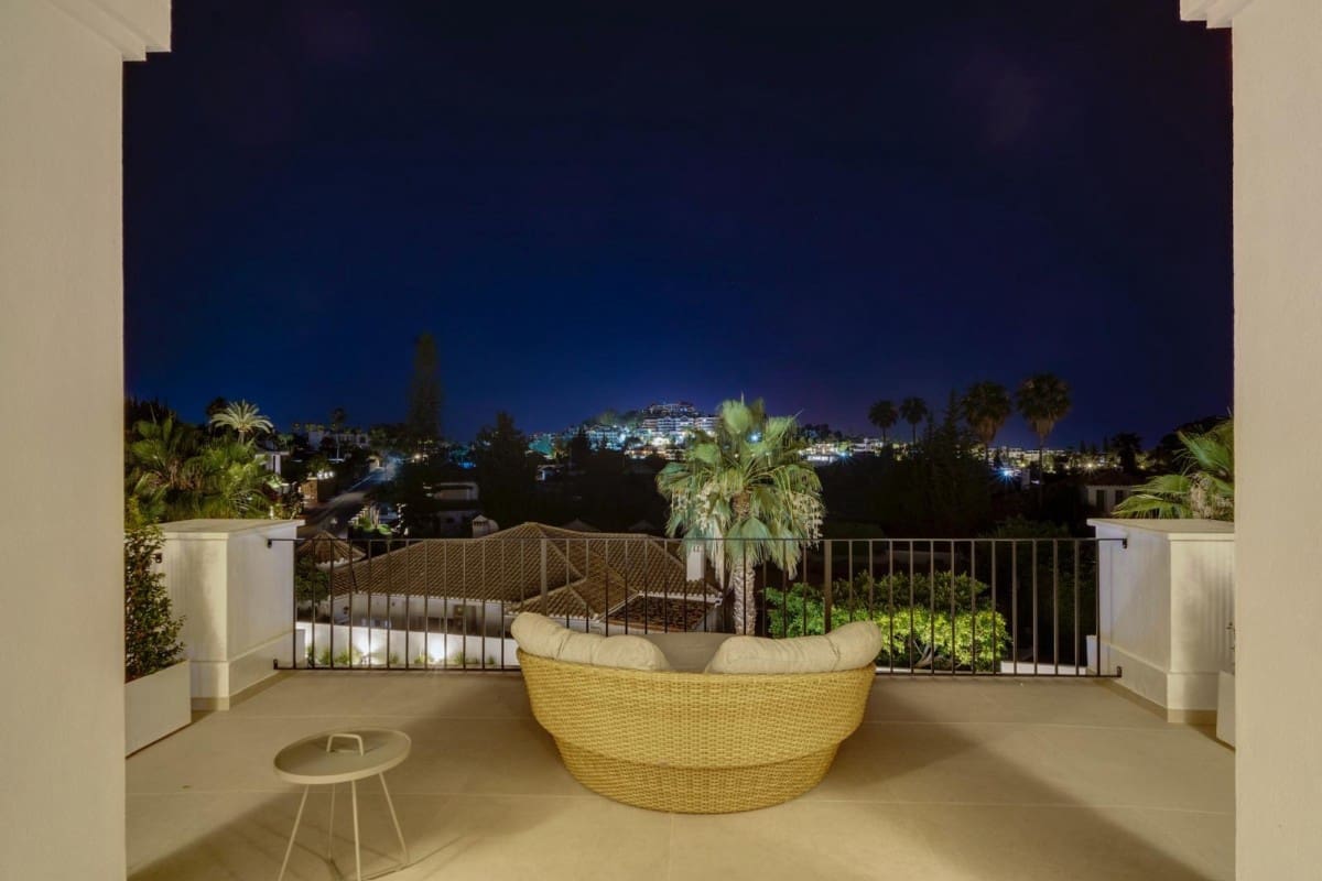 6 soveværelse Villa til salg i Nueva Andalucia med swimmingpool garage - € 3.995.000 (Ref: 5929105)