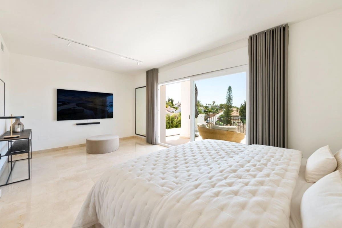 6 soveværelse Villa til salg i Nueva Andalucia med swimmingpool garage - € 3.995.000 (Ref: 5929105)