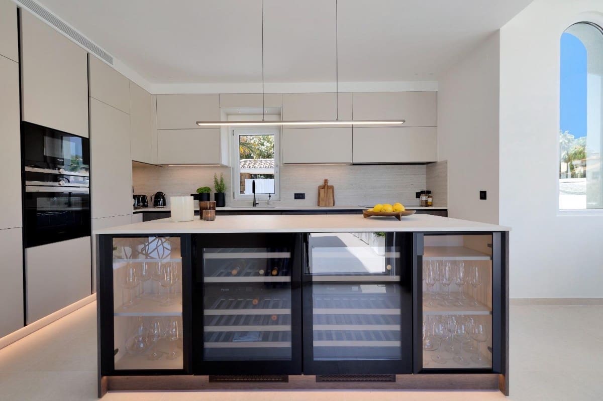 6 soveværelse Villa til salg i Nueva Andalucia med swimmingpool garage - € 3.995.000 (Ref: 5929105)