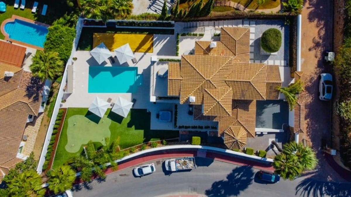 6 soveværelse Villa til salg i Nueva Andalucia med swimmingpool garage - € 3.995.000 (Ref: 5929105)