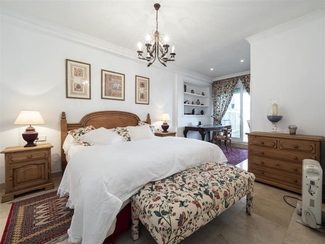 2 soverom Leilighet til salgs i Puerto Banus, Marbella med svømmebasseng garasje - € 1 575 000 (Ref: 6758156)