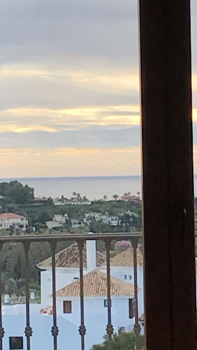 7 makuuhuone Huvila myytävänä paikassa El Paraiso mukana uima-altaan 
autotalli - 4 595 000 € (Ref: 7431015)