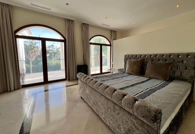 7 makuuhuone Huvila myytävänä paikassa El Paraiso, Estepona mukana uima-altaan 
autotalli - 4 595 000 € (Ref: 7431015)