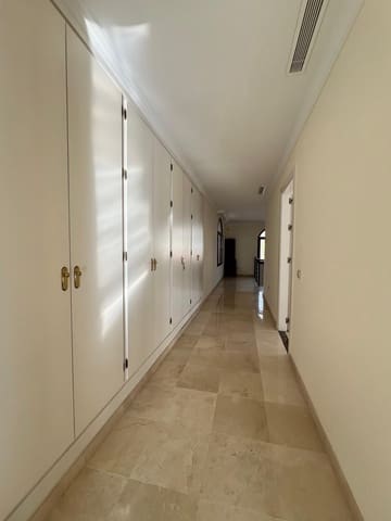 7 makuuhuone Huvila myytävänä paikassa El Paraiso, Estepona mukana uima-altaan 
autotalli - 4 595 000 € (Ref: 7431015)