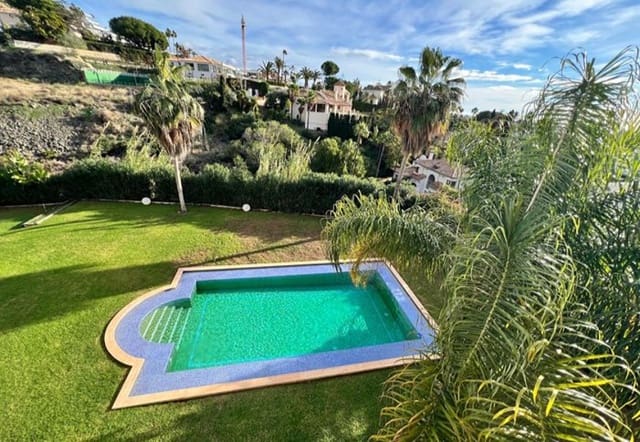 7 makuuhuone Huvila myytävänä paikassa El Paraiso, Estepona mukana uima-altaan 
autotalli - 4 595 000 € (Ref: 7431015)