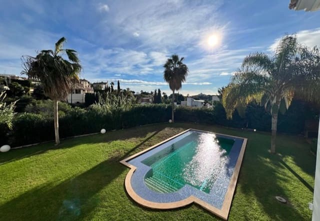 7 makuuhuone Huvila myytävänä paikassa El Paraiso, Estepona mukana uima-altaan 
autotalli - 4 595 000 € (Ref: 7431015)