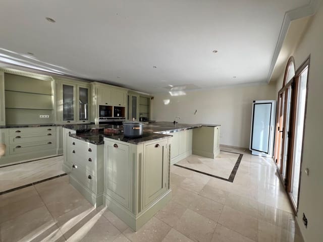 7 makuuhuone Huvila myytävänä paikassa El Paraiso, Estepona mukana uima-altaan 
autotalli - 4 595 000 € (Ref: 7431015)