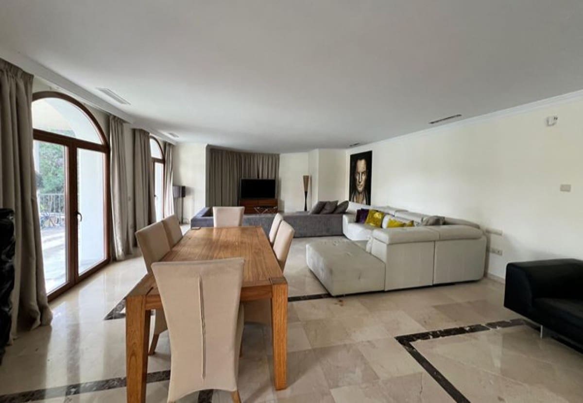 7 makuuhuone Huvila myytävänä paikassa El Paraiso mukana uima-altaan 
autotalli - 4 595 000 € (Ref: 7431015)