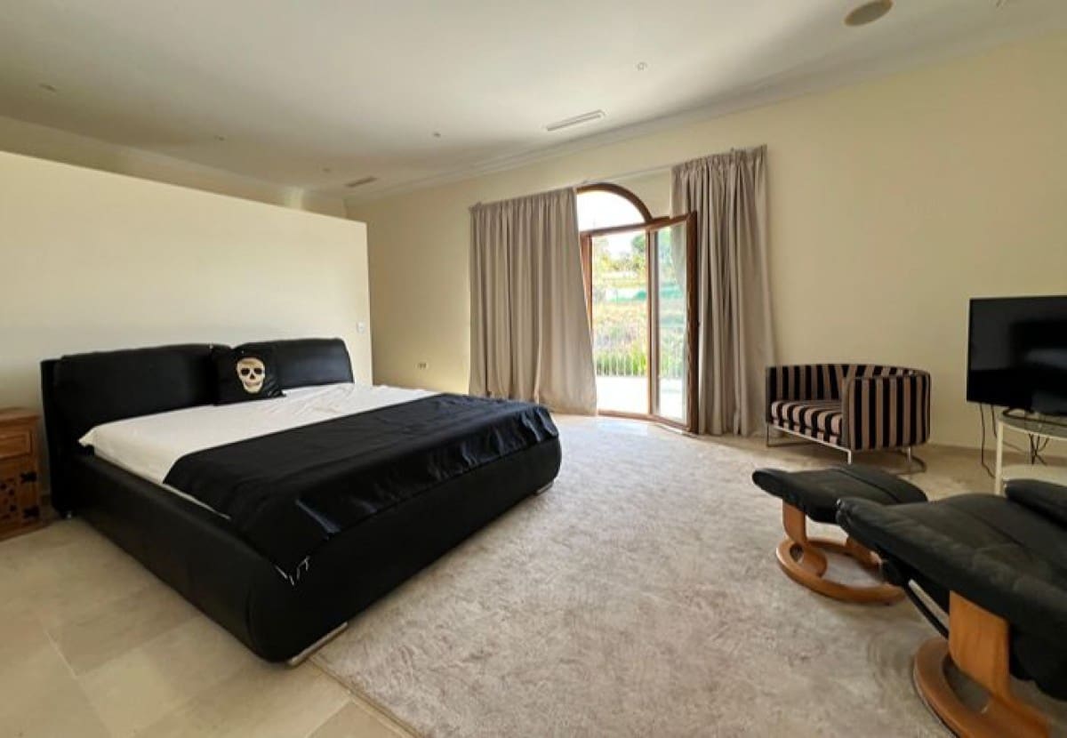 7 makuuhuone Huvila myytävänä paikassa El Paraiso mukana uima-altaan 
autotalli - 4 595 000 € (Ref: 7431015)