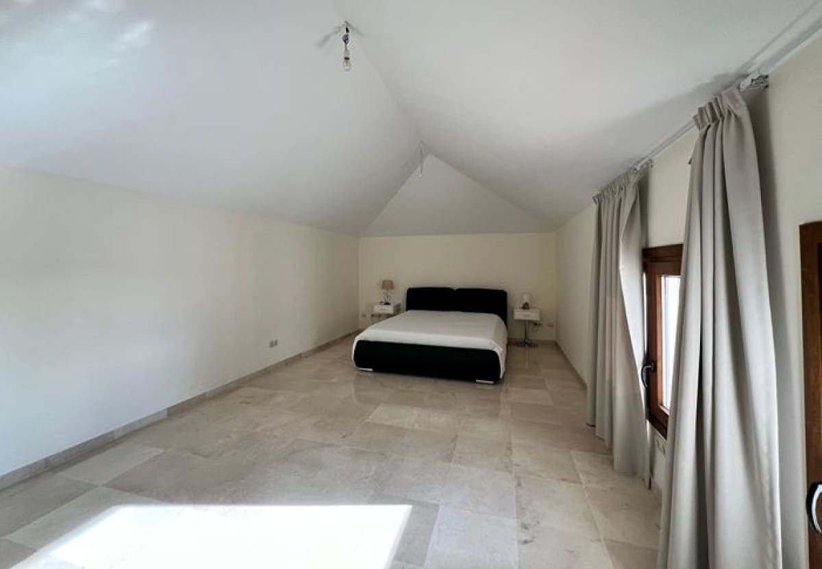 7 makuuhuone Huvila myytävänä paikassa El Paraiso mukana uima-altaan 
autotalli - 4 595 000 € (Ref: 7431015)