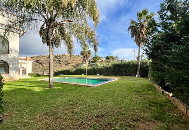 7 makuuhuone Huvila myytävänä paikassa El Paraiso, Estepona mukana uima-altaan 
autotalli - 4 595 000 € (Ref: 7431015)