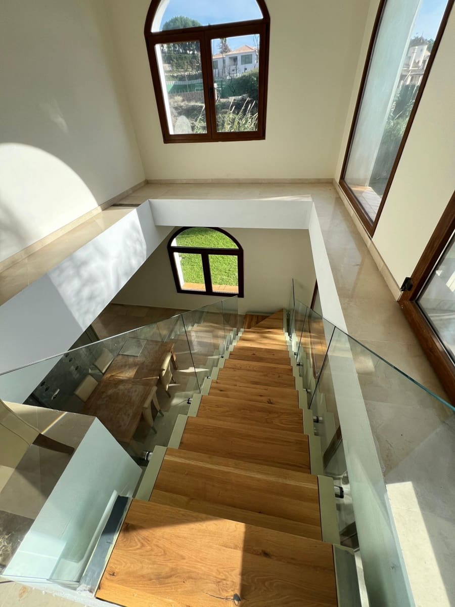 7 makuuhuone Huvila myytävänä paikassa El Paraiso mukana uima-altaan 
autotalli - 4 595 000 € (Ref: 7431015)