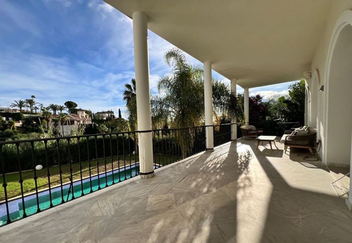 7 makuuhuone Huvila myytävänä paikassa El Paraiso mukana uima-altaan 
autotalli - 4 595 000 € (Ref: 7431015)