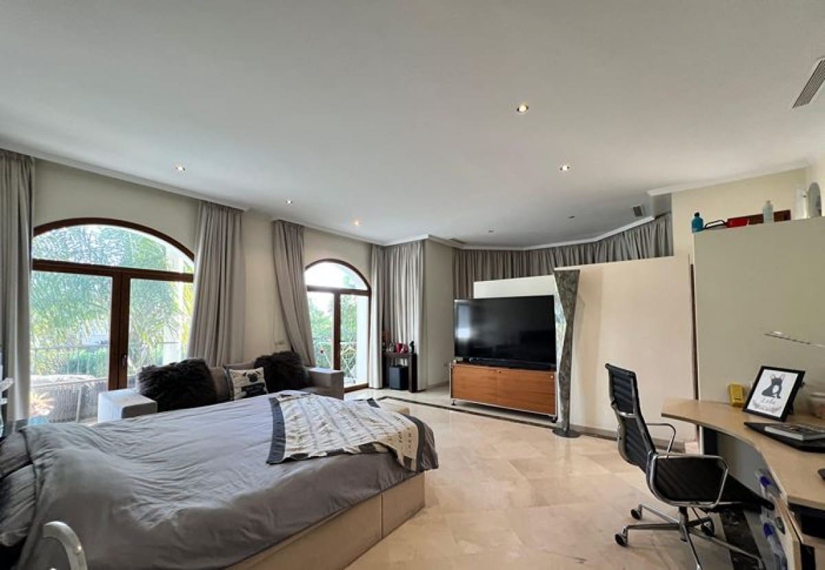 7 makuuhuone Huvila myytävänä paikassa El Paraiso mukana uima-altaan 
autotalli - 4 595 000 € (Ref: 7431015)