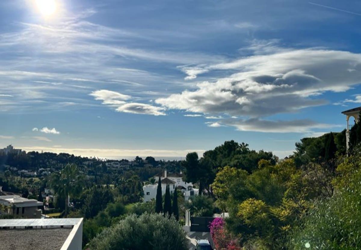 7 makuuhuone Huvila myytävänä paikassa El Paraiso mukana uima-altaan 
autotalli - 4 595 000 € (Ref: 7431015)