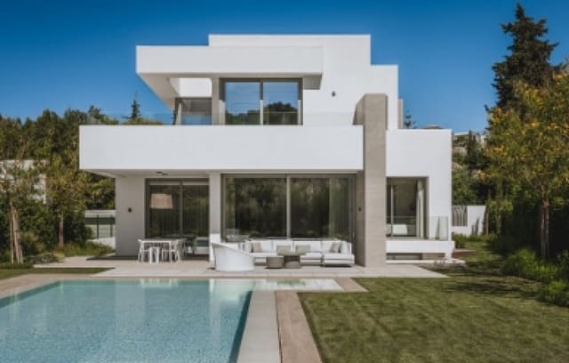 4 soverom Villa til salgs i El Paraiso, Estepona med svømmebasseng garasje - € 2 395 000 (Ref: 7500422)