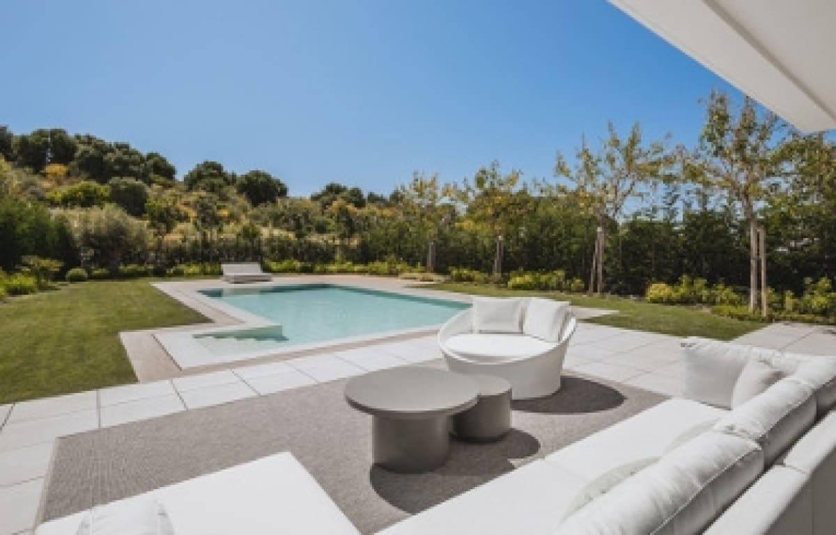 4 soveværelse Villa til salg i El Paraiso med swimmingpool garage - € 2.395.000 (Ref: 7500422)