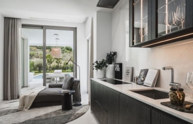 4 soverom Villa til salgs i El Paraiso, Estepona med svømmebasseng garasje - € 2 395 000 (Ref: 7500422)