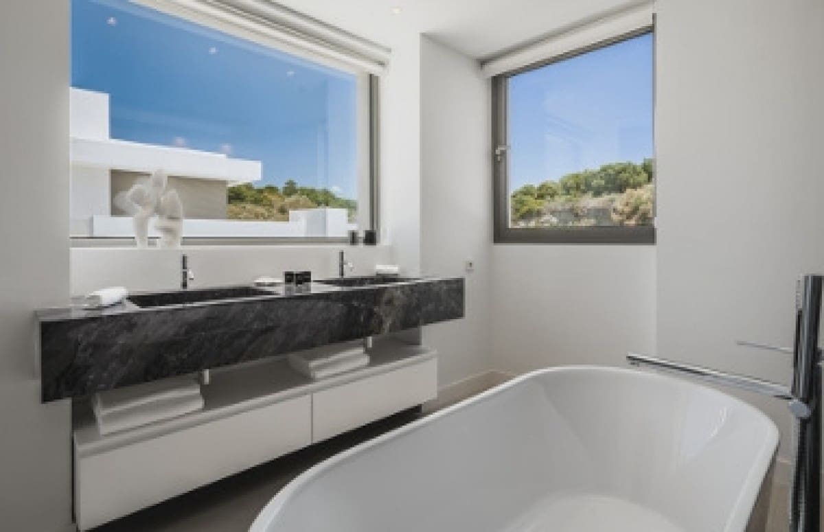 4 soveværelse Villa til salg i El Paraiso med swimmingpool garage - € 2.395.000 (Ref: 7500422)