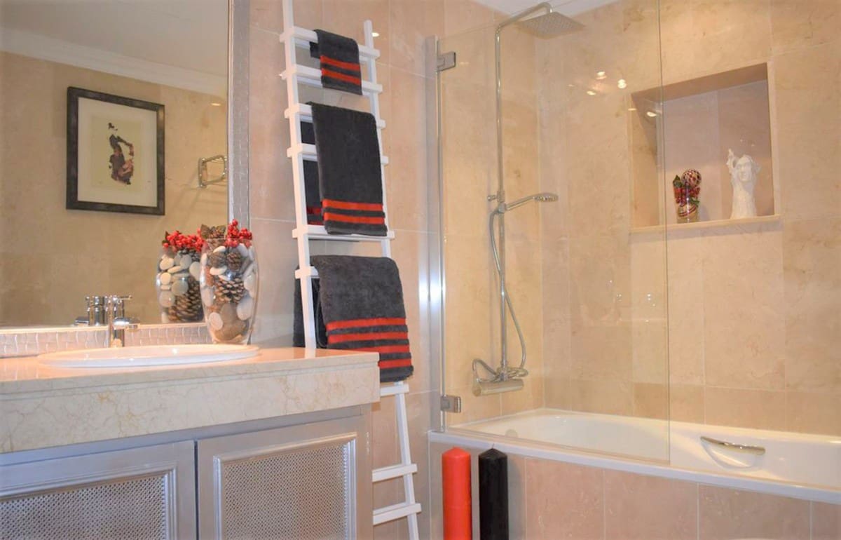 2 bedroom Apartment for sale in Nueva Andalucia with pool - € 550,000 (Ref: 7582437)