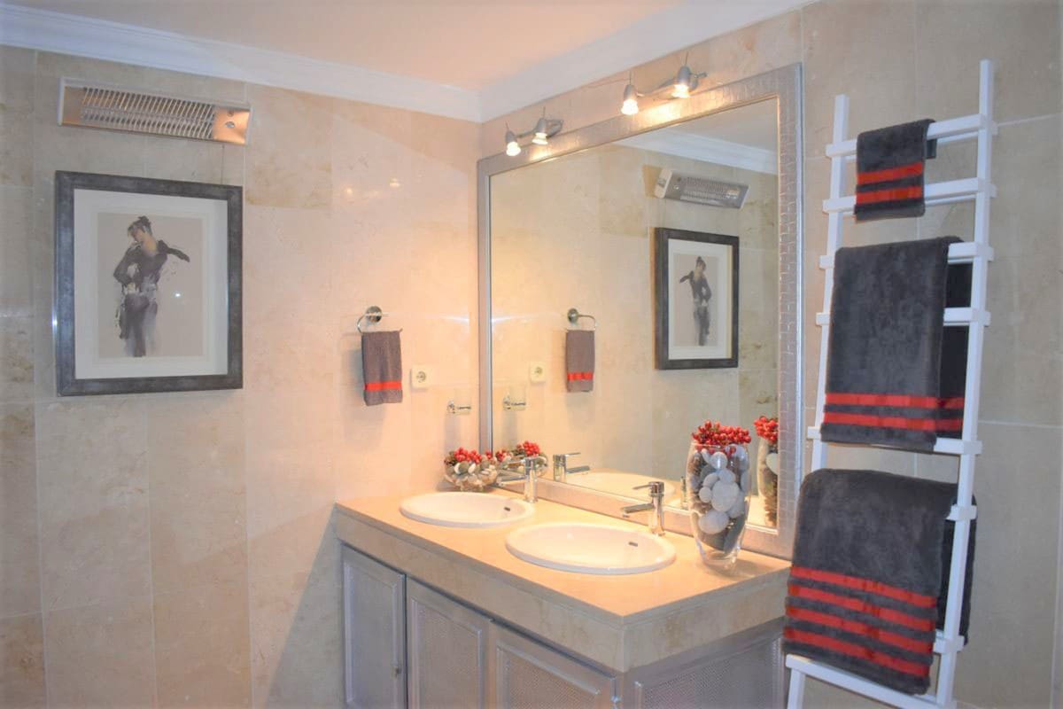 2 bedroom Apartment for sale in Nueva Andalucia with pool - € 550,000 (Ref: 7582437)