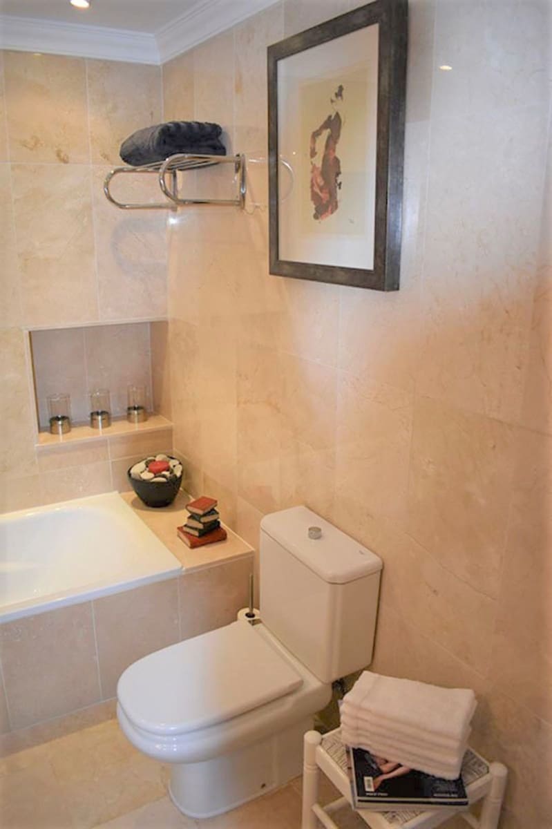 2 bedroom Apartment for sale in Nueva Andalucia with pool - € 550,000 (Ref: 7582437)