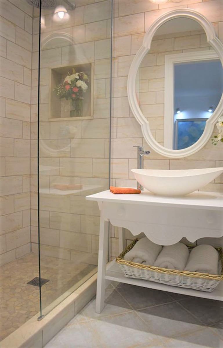 2 bedroom Apartment for sale in Nueva Andalucia with pool - € 550,000 (Ref: 7582437)