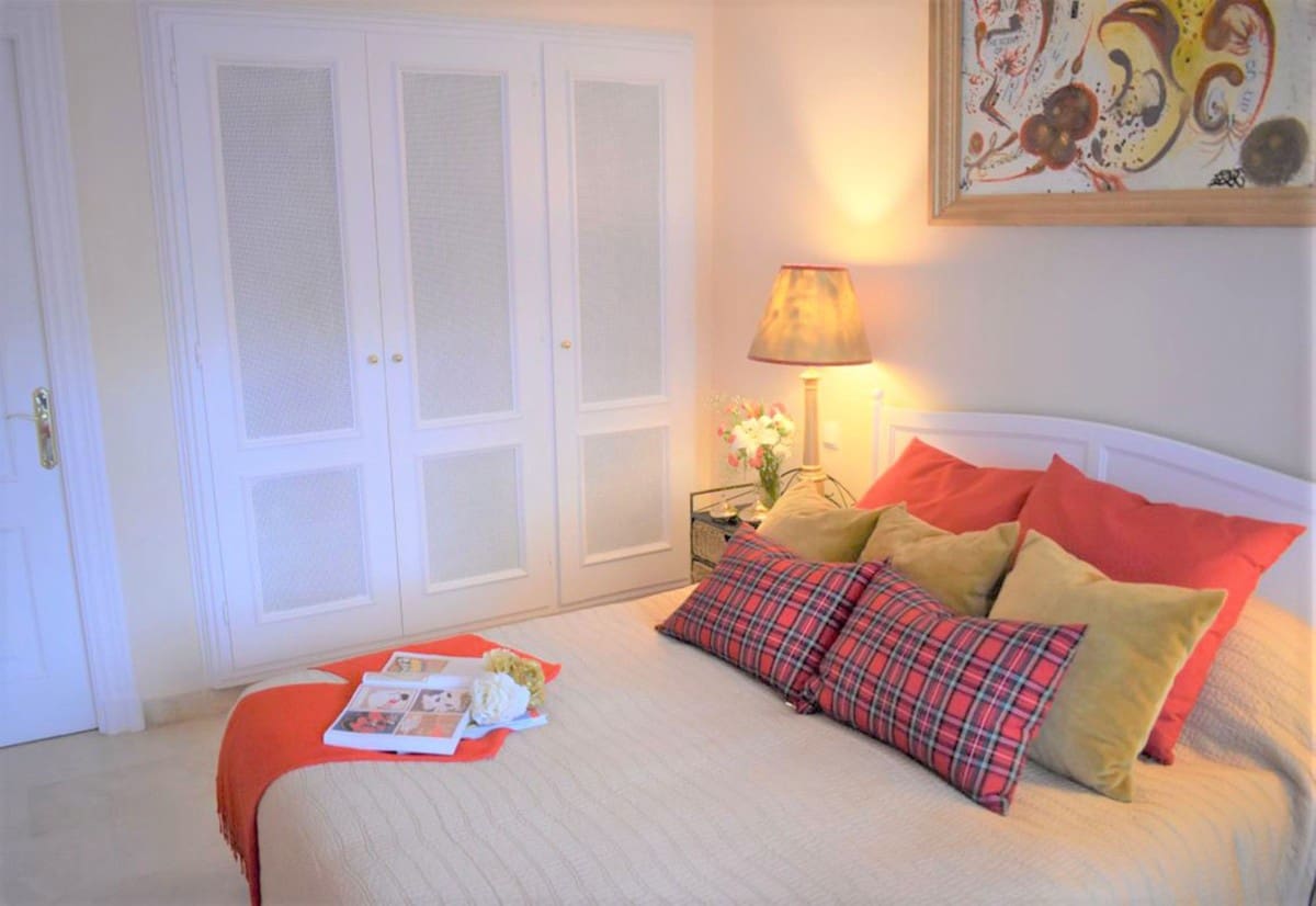 2 bedroom Apartment for sale in Nueva Andalucia with pool - € 550,000 (Ref: 7582437)