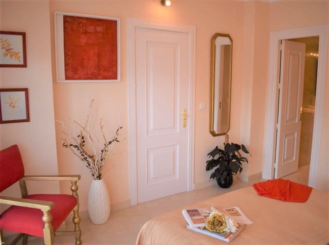 2 makuuhuone Huoneisto myytävänä paikassa Nueva Andalucia, Marbella mukana uima-altaan - 550 000 € (Ref: 7582437)