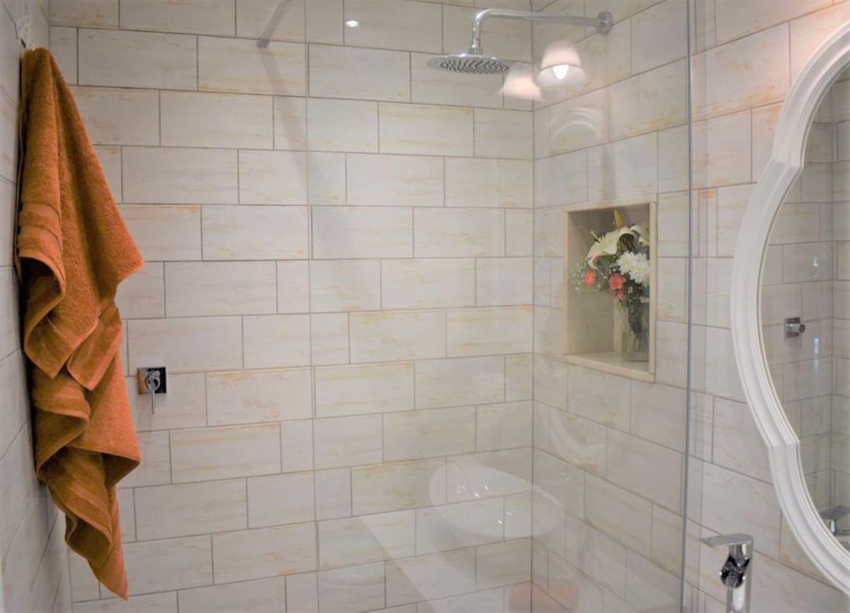 2 bedroom Apartment for sale in Nueva Andalucia with pool - € 550,000 (Ref: 7582437)