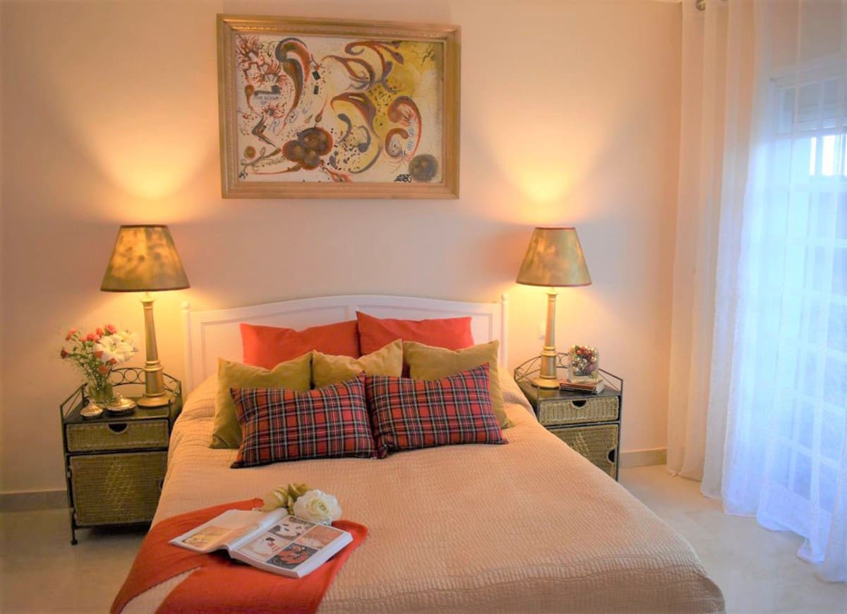 2 bedroom Apartment for sale in Nueva Andalucia with pool - € 550,000 (Ref: 7582437)