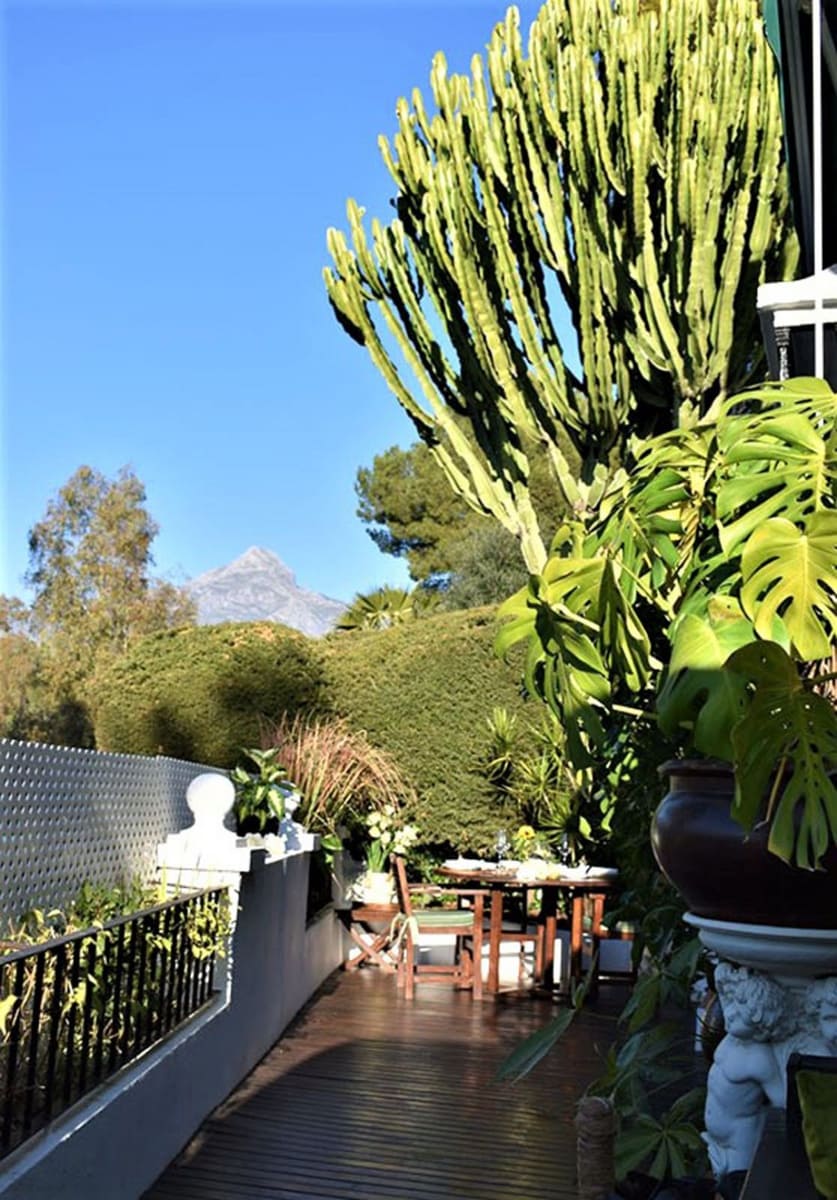 2 bedroom Apartment for sale in Nueva Andalucia with pool - € 550,000 (Ref: 7582437)