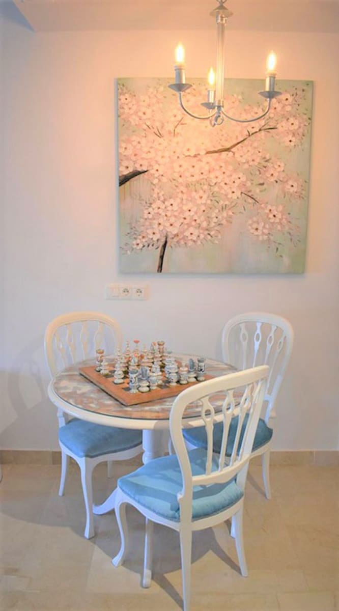 2 bedroom Apartment for sale in Nueva Andalucia with pool - € 550,000 (Ref: 7582437)