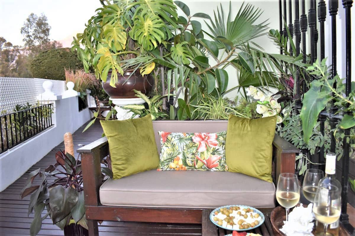 2 bedroom Apartment for sale in Nueva Andalucia with pool - € 550,000 (Ref: 7582437)