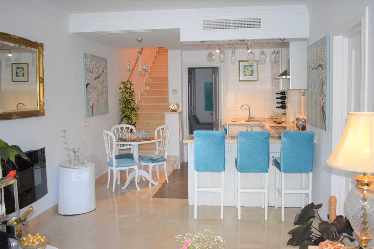 2 bedroom Apartment for sale in Nueva Andalucia with pool - € 550,000 (Ref: 7582437)