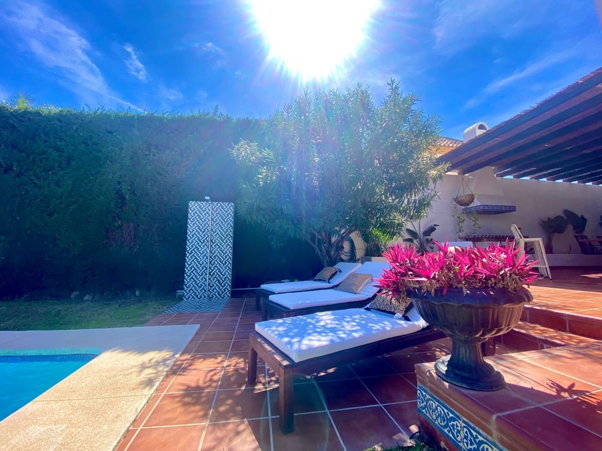 6 soverom Villa til salgs i Nueva Andalucia med svømmebasseng garasje - € 1 449 500 (Ref: 7670406)